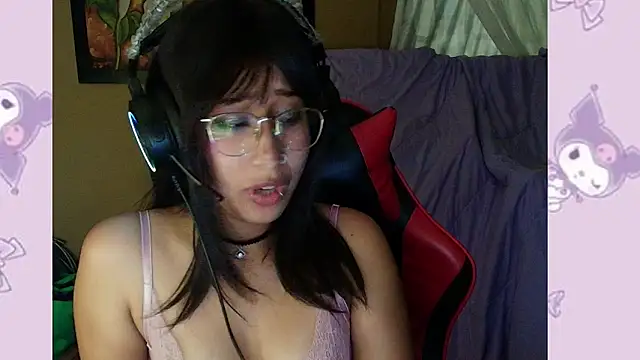 Snapshot of laritlover chatting on 06.20.26 laritlover online show from 06.20.26