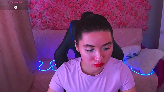 Lola Leeee online show from 05.12.26