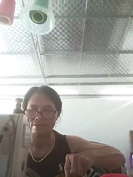 Snapshot of Vieekee chatting on 07.15.26 Vieekee online show from 07.15.26