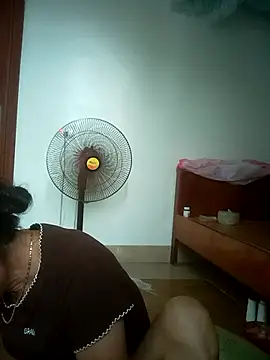 Snapshot of Vieekee chatting on 07.24.26 Vieekee online show from 07.24.26