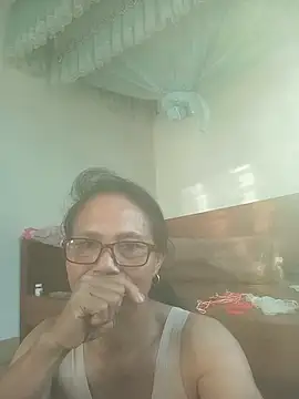 Snapshot of Vieekee chatting on 07.26.26 Vieekee online show from 07.26.26