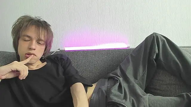 Snapshot of Nolan_Sagee chatting on 05.20.26 Nolan Sagee online show from 05.20.26