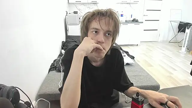 Snapshot of Nolan_Sagee chatting on 06.19.26 Nolan Sagee online show from 06.19.26