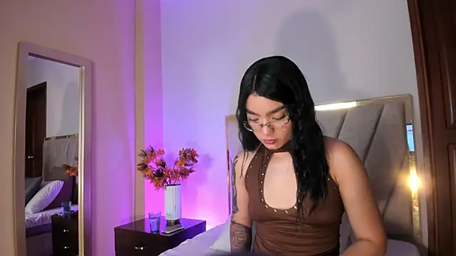 Snapshot of VenusStonee chatting on 05.13.26 VenusStonee online show from 05.13.26