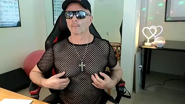 Snapshot of hotdadbod chatting on 02.10.25 hotdadbod online show from 02.10.25