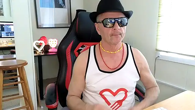 Snapshot of hotdadbod chatting on 02.22.25 hotdadbod online show from 02.22.25