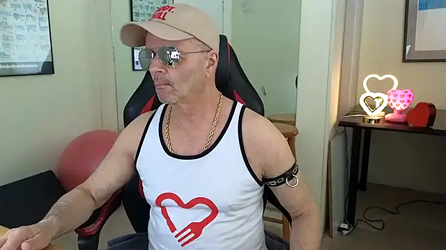 Snapshot of hotdadbod chatting on 03.16.25 hotdadbod online show from 03.16.25