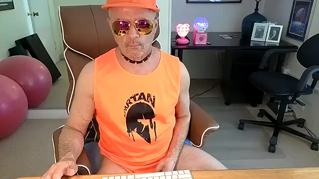 Snapshot of hotdadbod chatting on 02.22.26 hotdadbod online show from 02.22.26