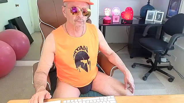 Snapshot of hotdadbod chatting on 02.28.26 hotdadbod online show from 02.28.26