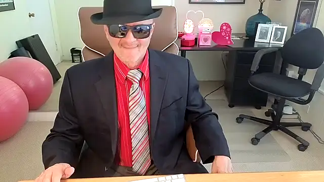 Snapshot of hotdadbod chatting on 03.06.26 hotdadbod online show from 03.06.26