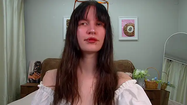 Snapshot of VivianCaro chatting on 05.14.26 VivianCaro online show from 05.14.26