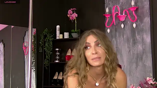 Snapshot of AnneGoddesss chatting on 06.04.26 AnneGoddesss online show from 06.04.26