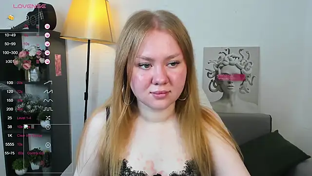 AlexaaBee online show from 06.10.26
