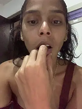 Snapshot of Saray_queen1 chatting on 05.22.26 Saray queen1 online show from 05.22.26