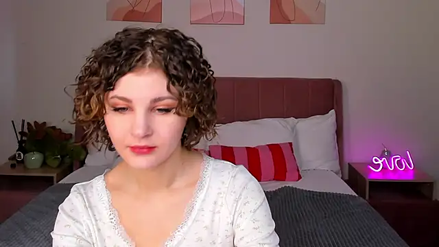 Snapshot of Kira__Fluffy chatting on 05.26.26 Kira Fluffy online show from 05.26.26