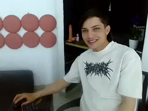 Snapshot of MaxxLouis chatting on 05.23.26 MaxxLouis online show from 05.23.26