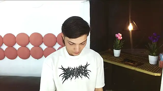 Snapshot of MaxxLouis chatting on 05.25.26 MaxxLouis online show from 05.25.26