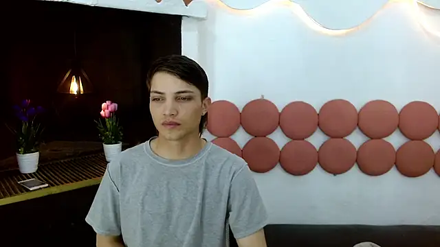 Snapshot of MaxxLouis chatting on 05.27.26 MaxxLouis online show from 05.27.26