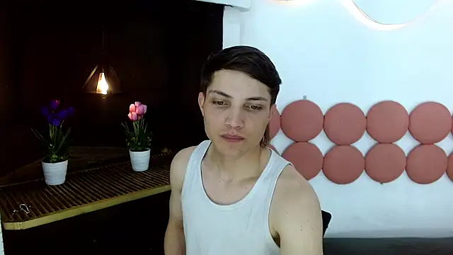 Snapshot of MaxxLouis chatting on 05.28.26 MaxxLouis online show from 05.28.26