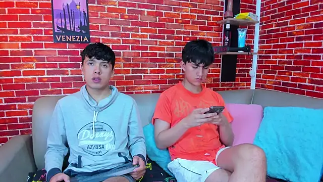 Snapshot of Hoot_boyss_ chatting on 05.31.26 Hoot boyss online show from 05.31.26