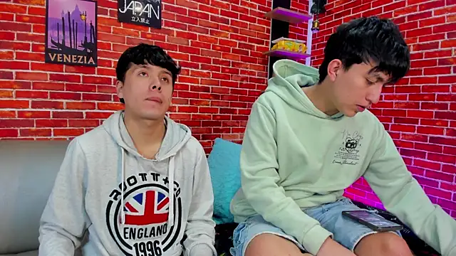 Snapshot of Hoot_boyss_ chatting on 06.12.26 Hoot boyss online show from 06.12.26