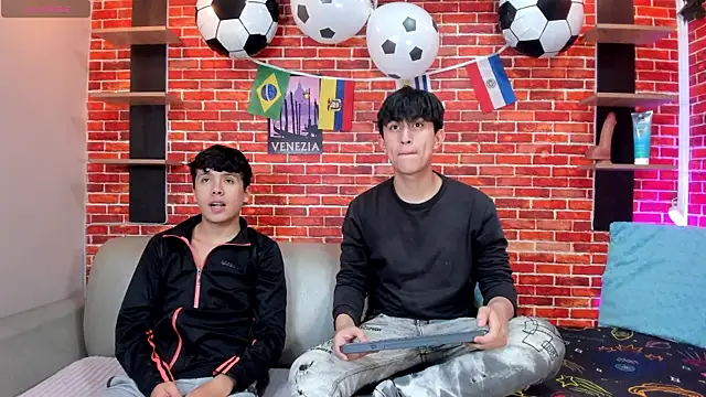 Snapshot of Hoot_boyss_ chatting on 06.19.26 Hoot boyss online show from 06.19.26