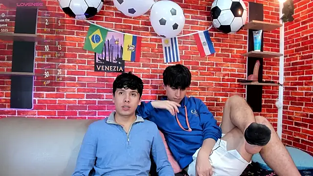 Snapshot of Hoot_boyss_ chatting on 06.23.26 Hoot boyss online show from 06.23.26