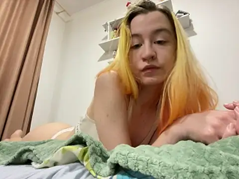 Snapshot of Emilya201 chatting on 05.21.26 Emilya201 online show from 05.21.26