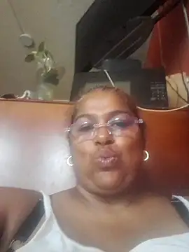 Snapshot of Megansquirt69 chatting on 05.25.26 Megansquirt69 online show from 05.25.26