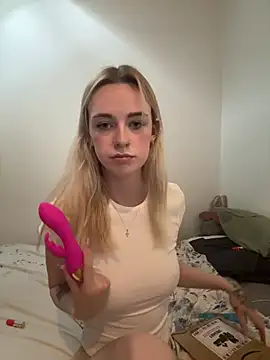 Snapshot of Lolabunnyblondie chatting on 06.04.26 Lolabunnyblondie online show from 06.04.26