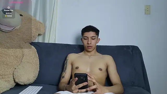 Snapshot of Thesaint_xxx chatting on 06.27.26 Thesaint xxx online show from 06.27.26