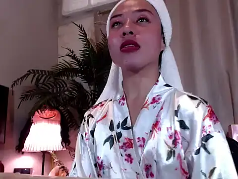 Super Hot Bunny online show from 05.18.26