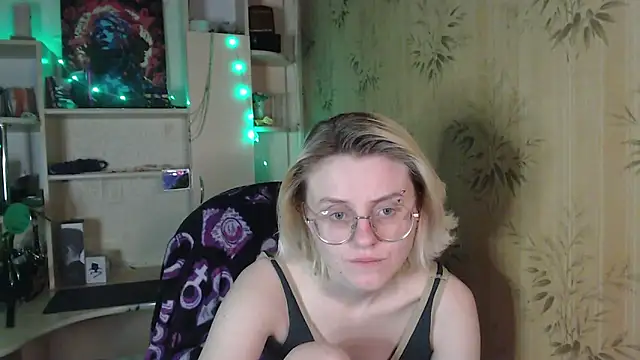 Snapshot of __Freya___ chatting on 05.26.26 Freya online show from 05.26.26
