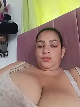 Snapshot of hugeboobs_zafiro chatting on 06.03.26 hugeboobs zafiro online show from 06.03.26