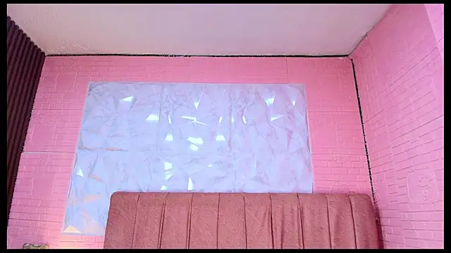 Snapshot of mnicollesweet_pri chatting on 07.17.26 mnicollesweet pri online show from 07.17.26