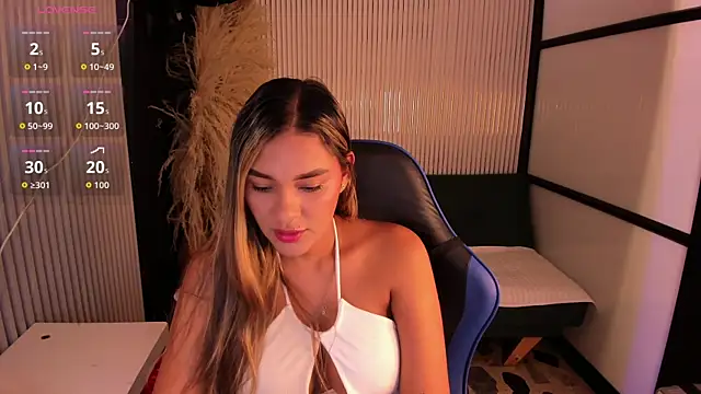 Snapshot of SophieWatson_ chatting on 06.19.26 SophieWatson online show from 06.19.26