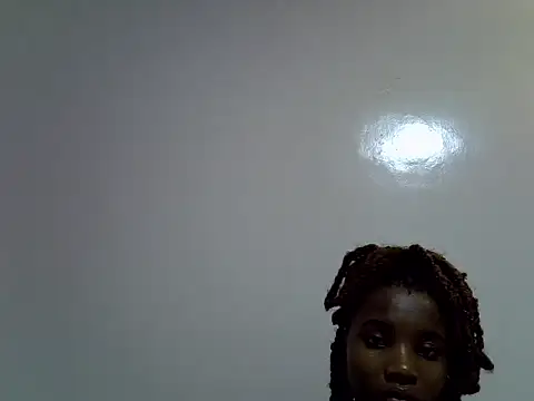 Snapshot of lee_shaz chatting on 05.19.26 lee shaz online show from 05.19.26