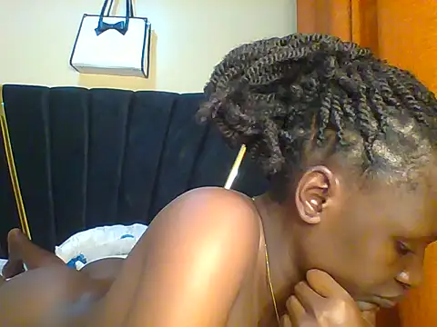 petite cuteass online show from 06.10.26
