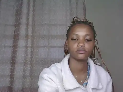 Snapshot of PrettyT5 chatting on 06.28.26 PrettyT5 online show from 06.28.26