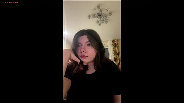 Snapshot of linaligurt chatting on 05.16.26 linaligurt online show from 05.16.26
