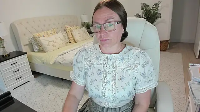 Snapshot of Vika73 chatting on 05.11.26 Vika73 online show from 05.11.26