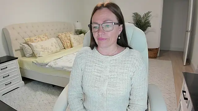 Snapshot of Vika73 chatting on 05.19.26 Vika73 online show from 05.19.26