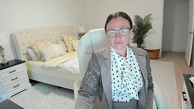 Snapshot of Vika73 chatting on 06.04.26 Vika73 online show from 06.04.26