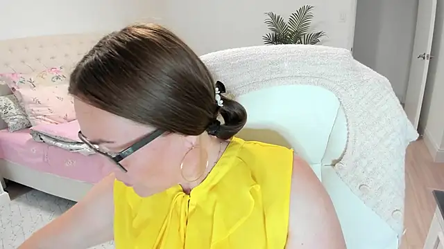 Snapshot of Vika73 chatting on 06.17.26 Vika73 online show from 06.17.26