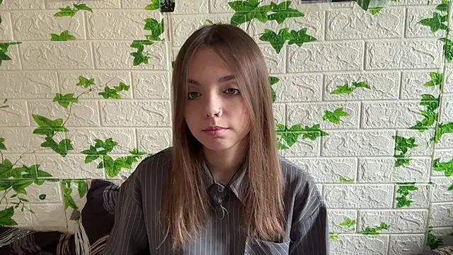 Snapshot of LisaPorse chatting on 06.17.26 LisaPorse online show from 06.17.26
