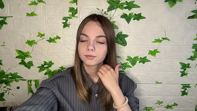 Snapshot of LisaPorse chatting on 06.27.26 LisaPorse online show from 06.27.26