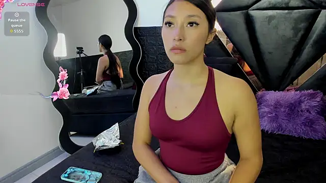 Snapshot of Queen_Jen chatting on 06.19.26 Queen Jen online show from 06.19.26