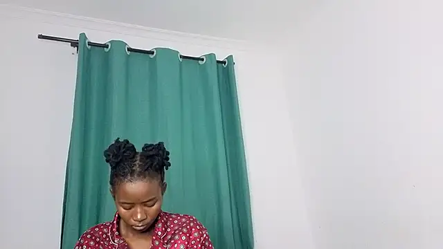 Snapshot of Dream_Girlz chatting on 06.17.26 Dream Girlz online show from 06.17.26