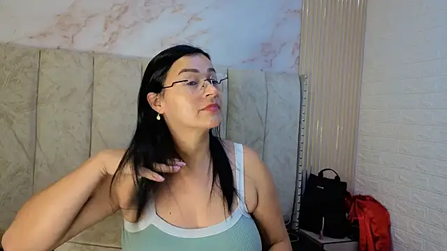 JuliaFerrer online show from 05.17.26