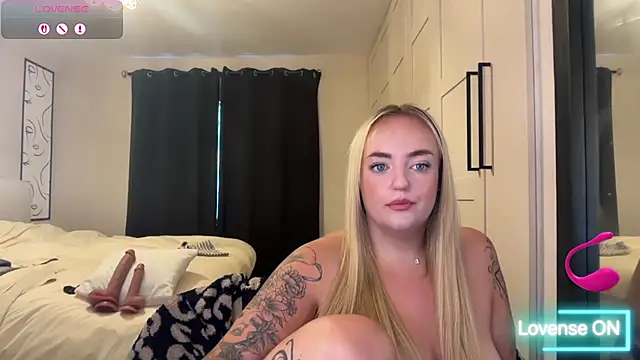 Snapshot of CurvyWetWife chatting on 06.05.26 CurvyWetWife online show from 06.05.26